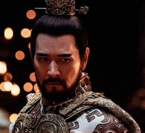 能文能武 长相十分英俊